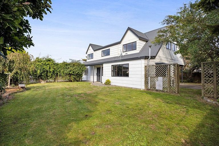 Photo of property in 11 Finer Place, Hawera, 4610