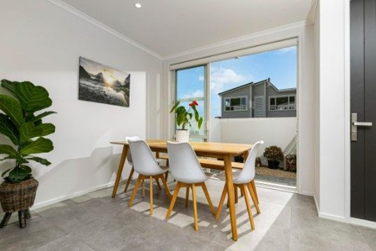 Photo of property in 17 Sanremo Lane, Stanmore Bay, Whangaparaoa, 0932