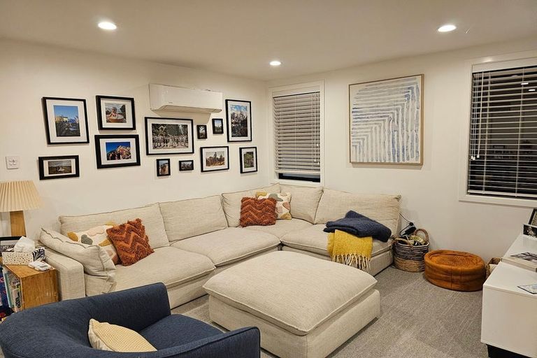 Photo of property in 276 Queens Drive, Lyall Bay, Wellington, 6022