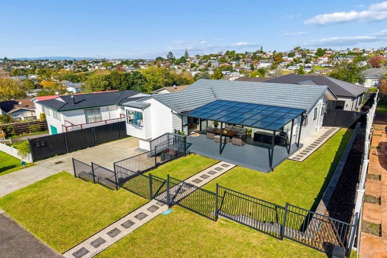 Photo of property in 43 Athena Drive, Totara Vale, Auckland, 0629