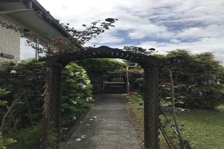 Photo of property in 22 Glen Road, Ranui, Auckland, 0612