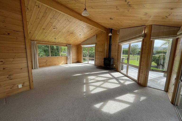 Photo of property in 136 Oraha Road, Kumeu, 0892