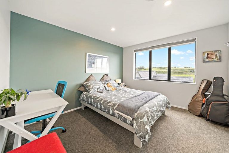 Photo of property in 15 Moki Place, Long Bay, Auckland, 0630