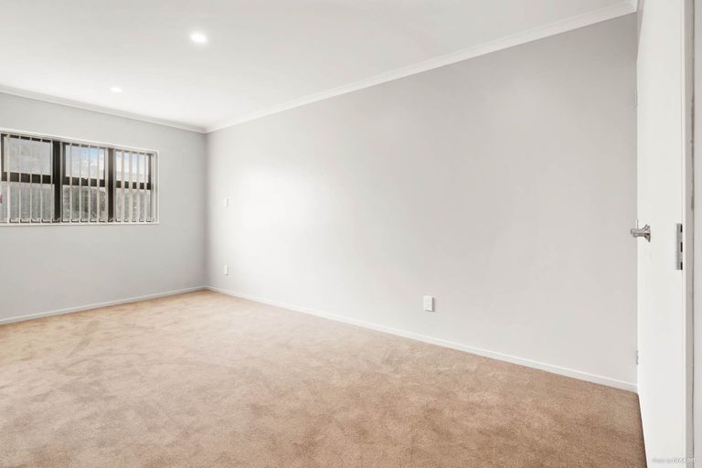 Photo of property in 15a Seaward Place, Wattle Downs, Auckland, 2103