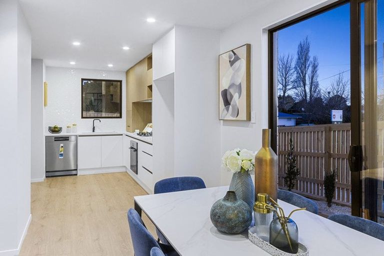 Photo of property in 70a Bond Crescent, Forrest Hill, Auckland, 0620