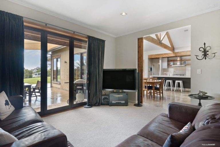 Photo of property in 65 Vaughans Road, Okura, Albany, 0792