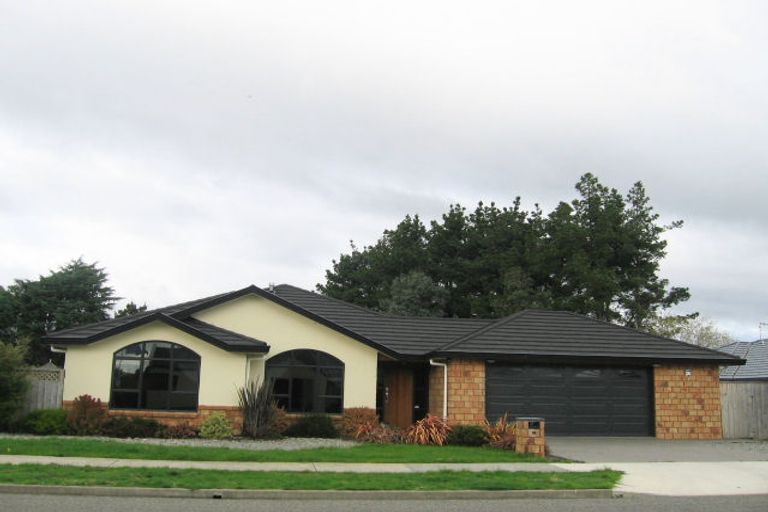 Photo of property in 23 Holcombe Drive, Paraparaumu, 5032