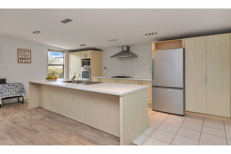 Photo of property in 5 Endeavour Place, One Tree Point, 0118