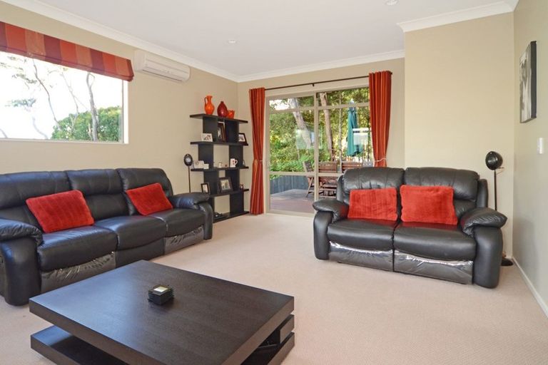 Photo of property in 1/122 Manuka Road, Bayview, Auckland, 0629