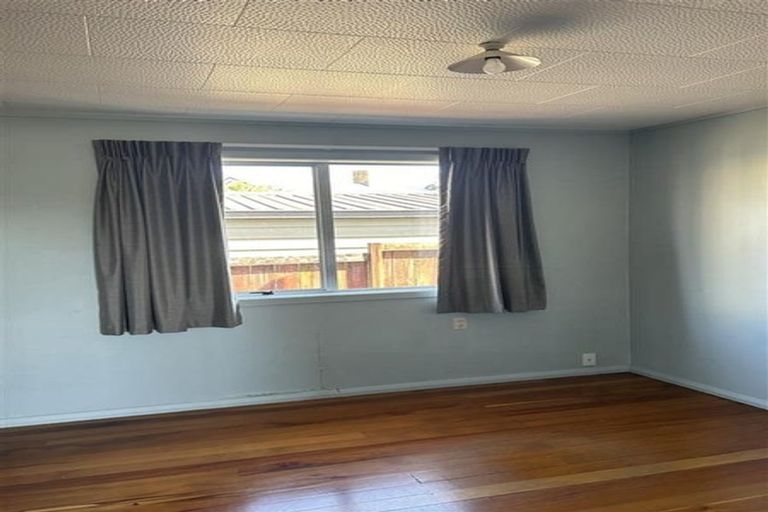 Photo of property in 10 Wallis Street, Raglan, 3225