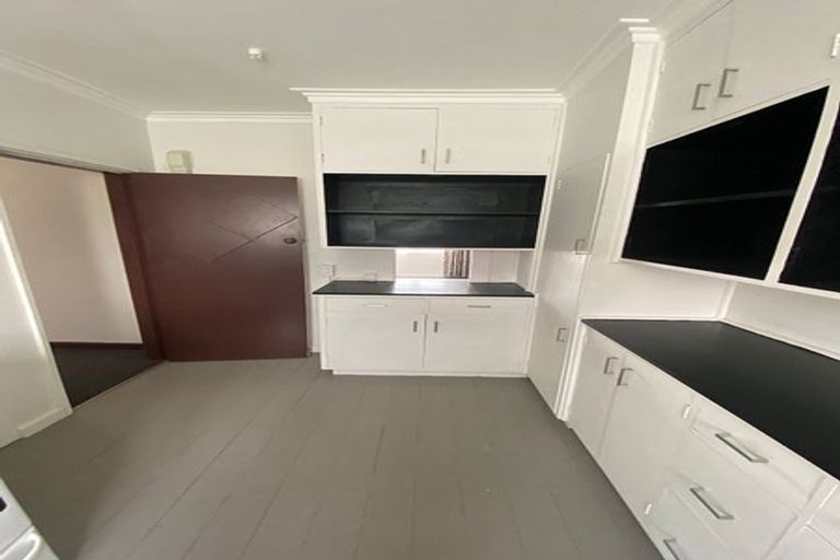 Photo of property in 229 Featherston Street, Palmerston North, 4410