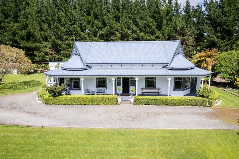 Photo of property in 6 Totara Road, Kumeroa, Woodville, 4997