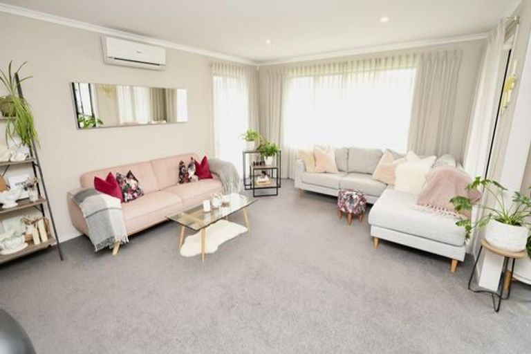 Photo of property in 16 Chestnut Close, Kelvin Grove, Palmerston North, 4414