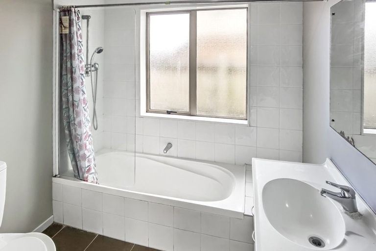 Photo of property in 111a Universal Drive, Henderson, Auckland, 0610