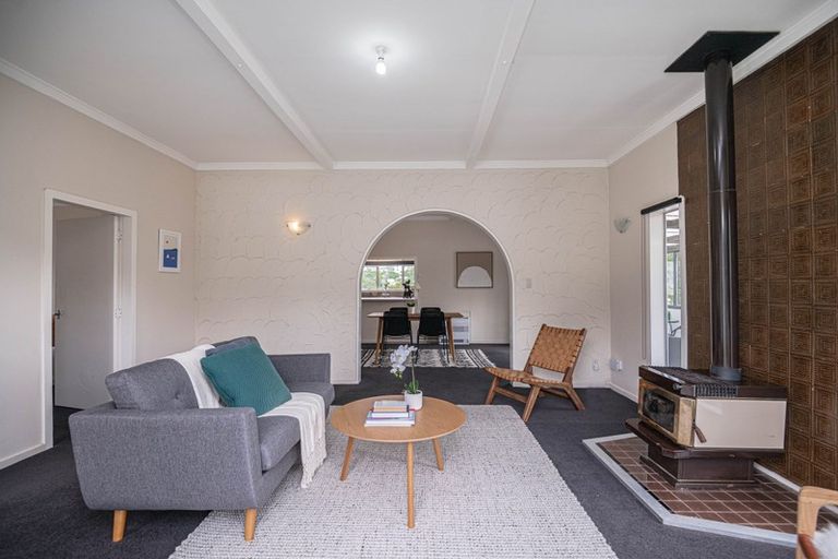 Photo of property in 10 Black Rock Road, Newlands, Wellington, 6037