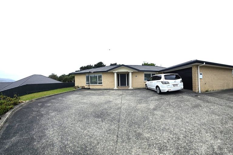 Photo of property in 93a Taylor Terrace, Tawa, Wellington, 5028
