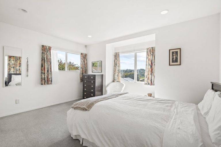 Photo of property in 1/46 Blakeborough Drive, Forrest Hill, Auckland, 0620