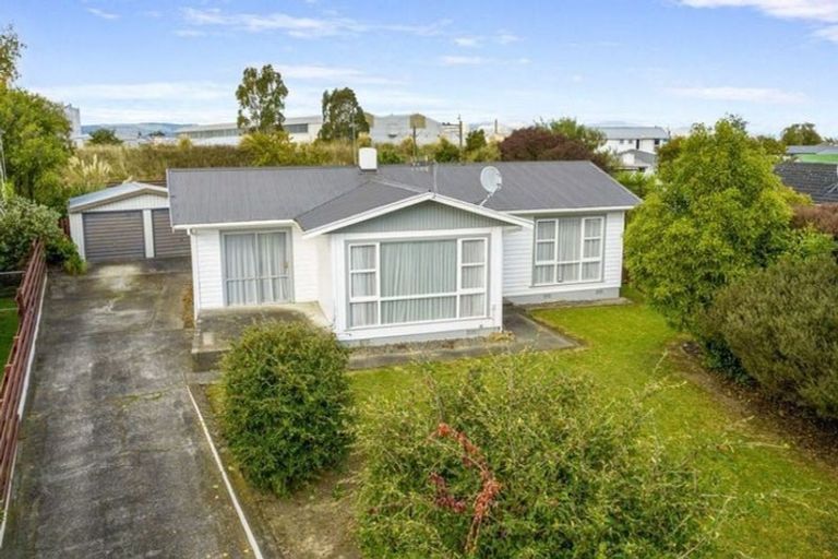 Photo of property in 12 Pinedale Parade, Milson, Palmerston North, 4414