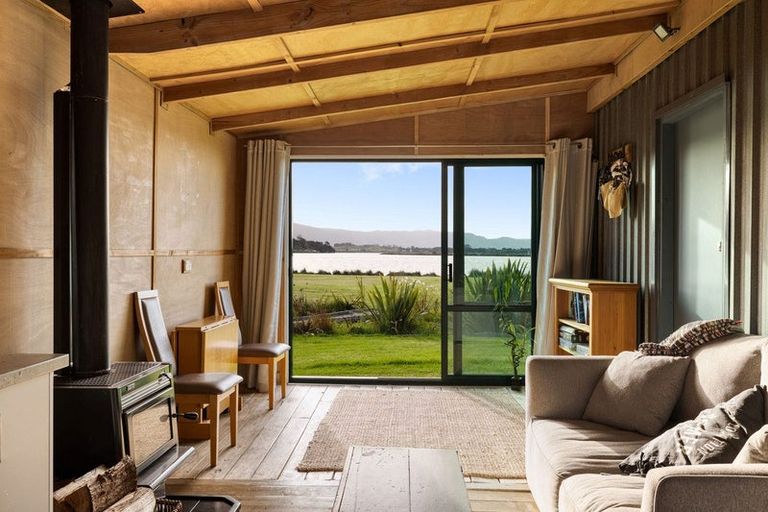 Photo of property in 37 Pahoia Beach Road, Whakamarama, Tauranga, 3172