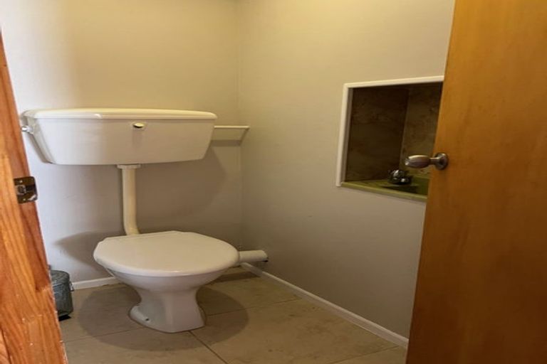 Photo of property in 49 Woodfern Crescent, Titirangi, Auckland, 0604