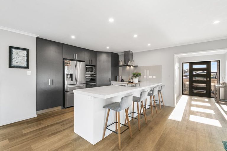 Photo of property in 50 Harbour Crest Drive, Waiuku, 2123