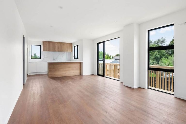 Property details for 6 Landsdale Place, Massey, Auckland, 0614