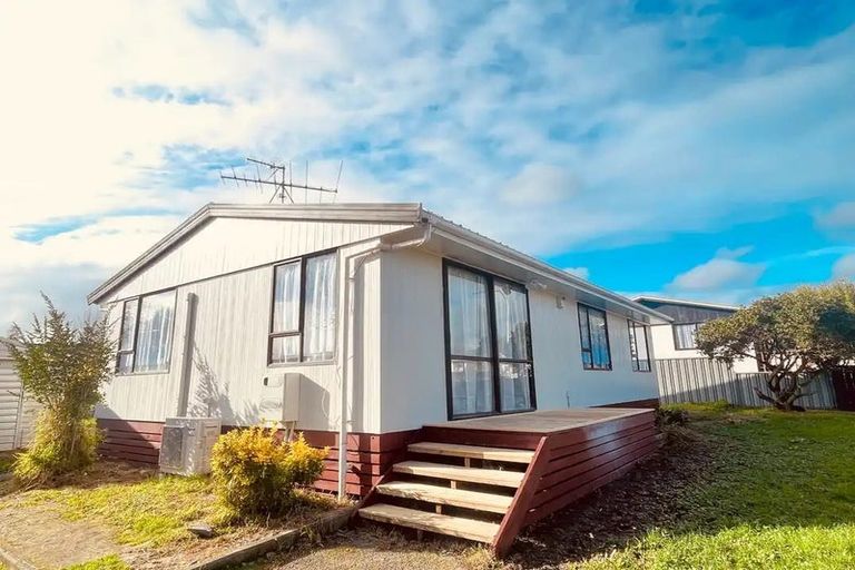 Photo of property in 34 Heathdale Crescent, Papakura, 2110