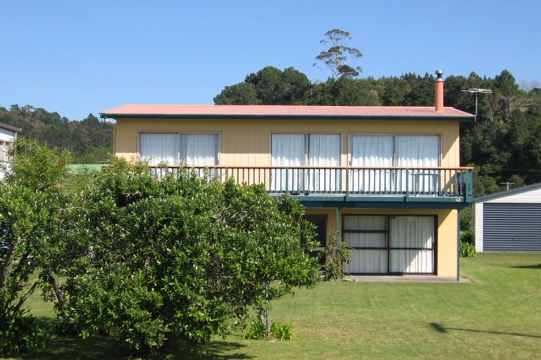 Photo of property in 42 Marine Parade, Cooks Beach, Whitianga, 3591