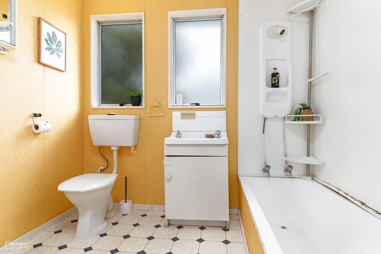 Photo of property in 38 Waite Street, Featherston, 5710