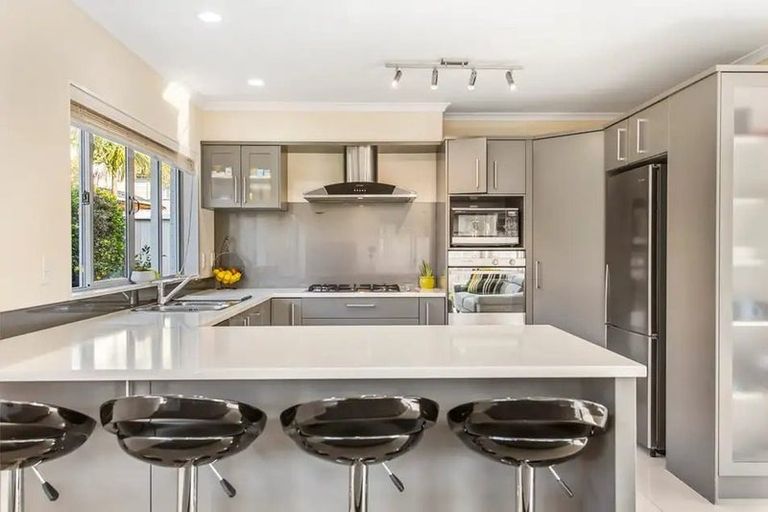 Photo of property in 10 Briar Vale Place, Flat Bush, Auckland, 2016