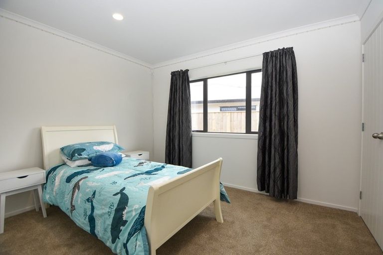 Photo of property in 1 Molesworth Street, Carterton, 5713