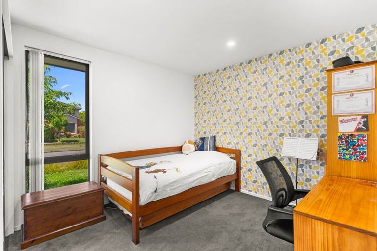 Photo of property in 17 Sovereign Gardens, Halswell, Christchurch, 8025