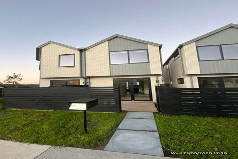 Photo of property in 2/21 Makomako Drive, Orewa, 0931