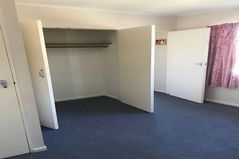 Photo of property in 26 Batchelor Street, Newlands, Wellington, 6037