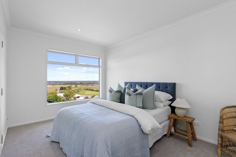 Photo of property in 37 Highcrest Heights, Westmorland, Christchurch, 8025