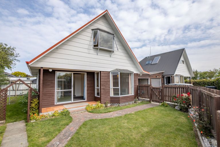 Photo of property in 1/99 Bayswater Crescent, Bromley, Christchurch, 8062