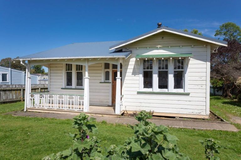 Photo of property in 10 Tennyson Street, Dannevirke, 4930