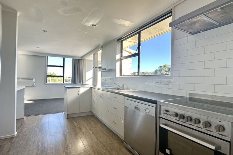 Photo of property in 10 Peter Terrace, Castor Bay, Auckland, 0620