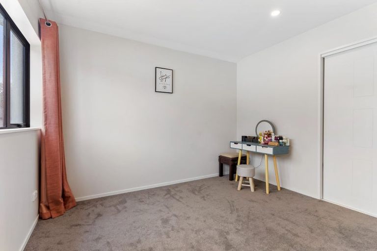 Photo of property in 86a Kelman Road, Kelston, Auckland, 0602