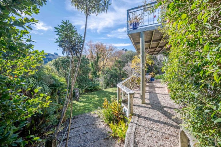 Photo of property in 22 Bayview Crescent, Duvauchelle, 7581