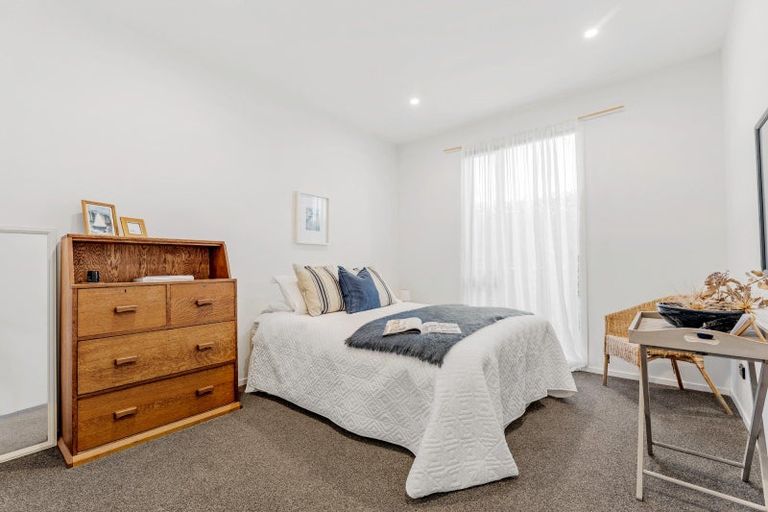 Photo of property in 6 Sandpiper Avenue, Point Wells, 0986