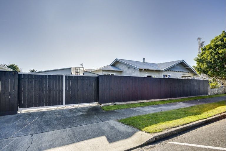 Photo of property in 128 Vigor Brown Street, Napier South, Napier, 4110