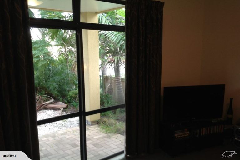 Photo of property in 74/2 Armoy Drive, East Tamaki, Auckland, 2016