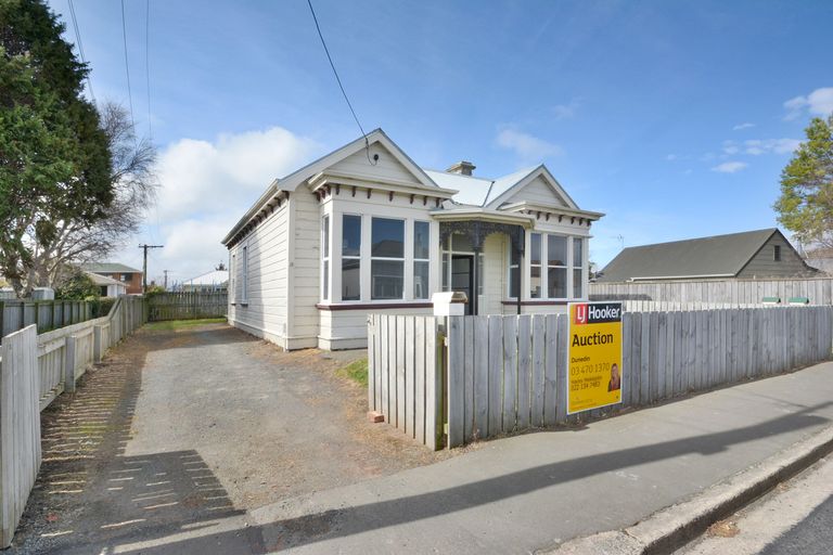Photo of property in 17 Wesley Street, South Dunedin, Dunedin, 9012
