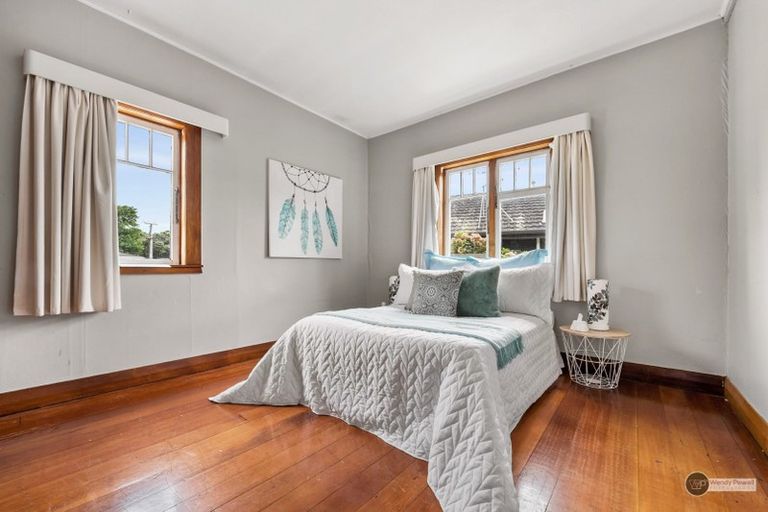 Photo of property in 1-2/6a Pohutukawa Street, Woburn, Lower Hutt, 5010