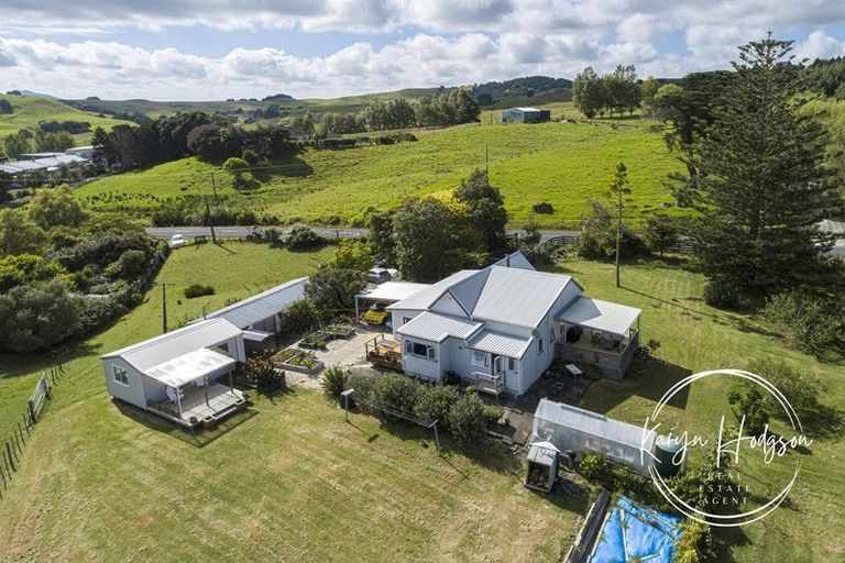 Photo of property in 46 Whakapirau Road, Maungaturoto, 0583