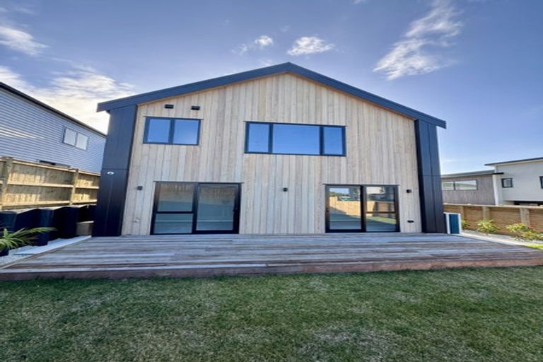 Photo of property in 49 Kumukumu Road, Long Bay, Auckland, 0630