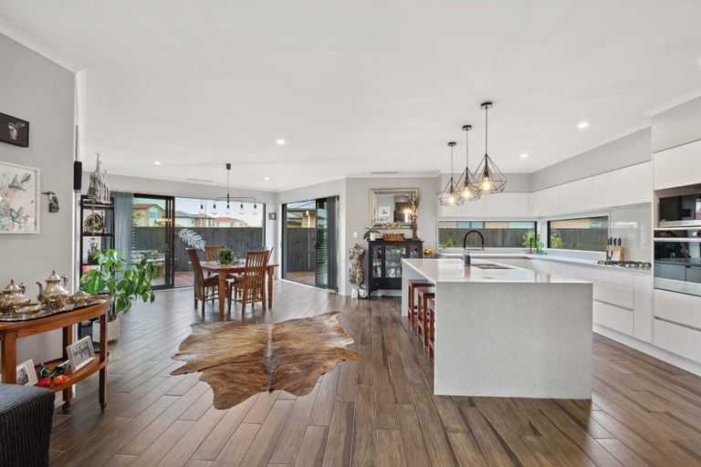 Photo of property in 53 Pohutukawa Parade, Riverhead, 0820