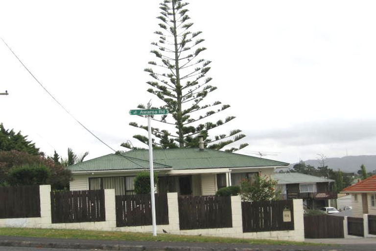 Photo of property in 1/81 Awaroa Road, Sunnyvale, Auckland, 0612