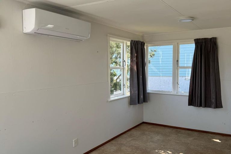 Photo of property in 72 Castor Crescent, Cannons Creek, Porirua, 5024